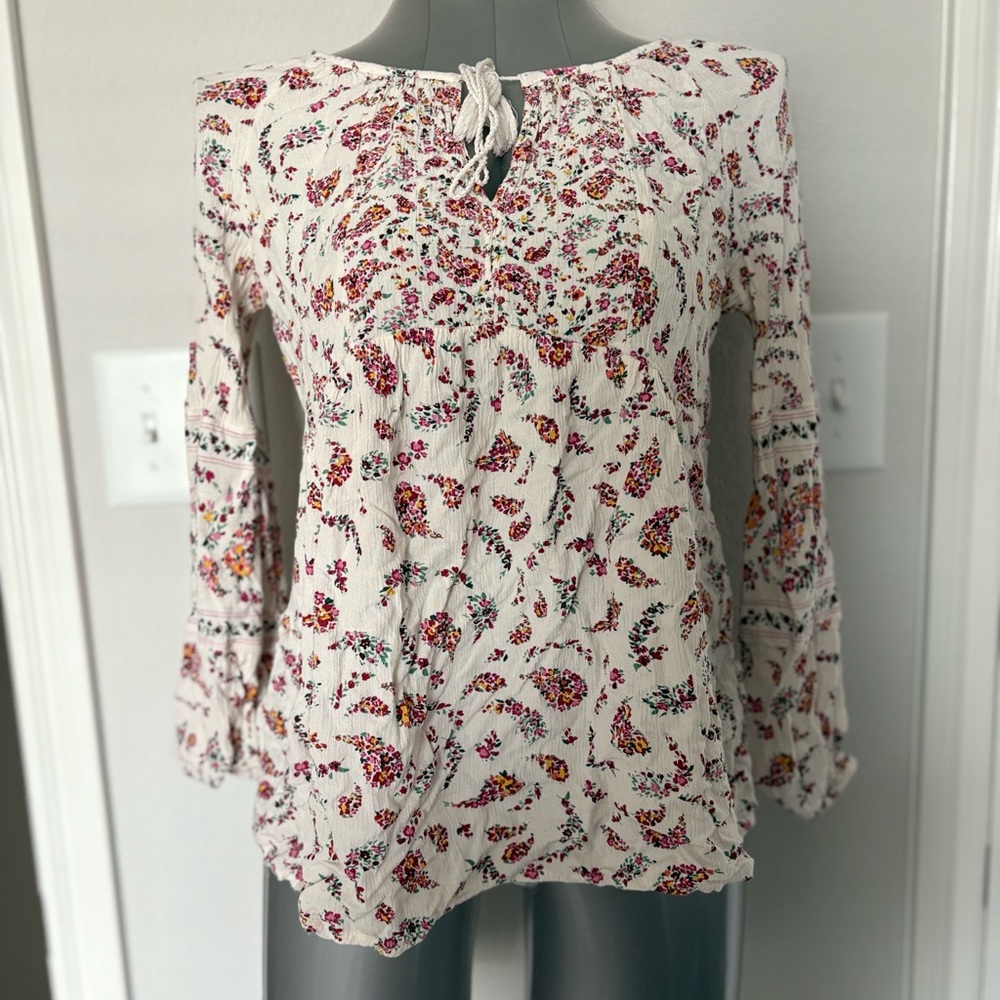 Old Navy Floral Print Women's Top in Cream Paisley